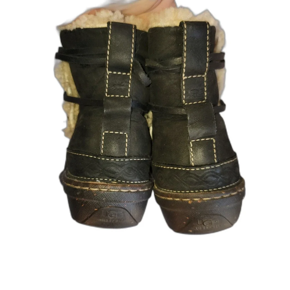 UGG Black Beige Shearling Lined 5136 Ankle Boots Shearling Style Women's Size 7